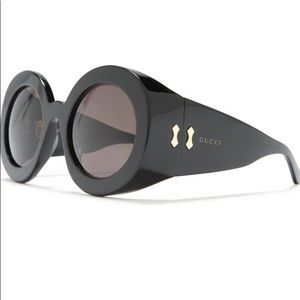 Gucci Gg0779 beautiful sunglasses includes case which is purple